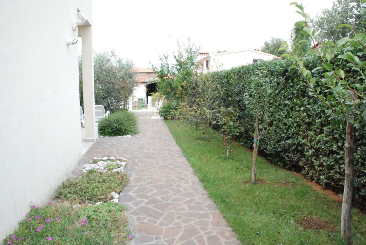 Apartmani Radin Rosini Exteriör bild