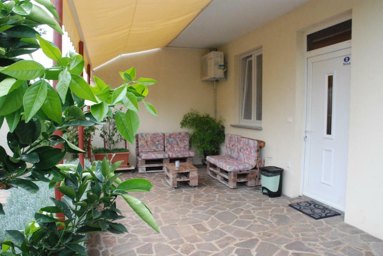 Apartmani Radin Rosini Exteriör bild