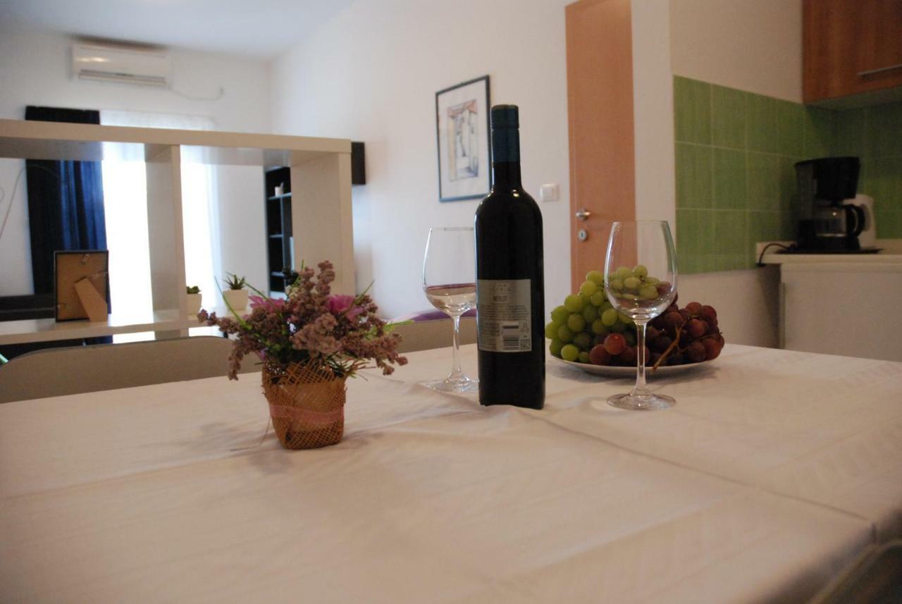 Apartmani Radin Rosini Exteriör bild