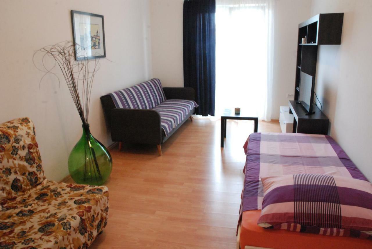 Apartmani Radin Rosini Exteriör bild