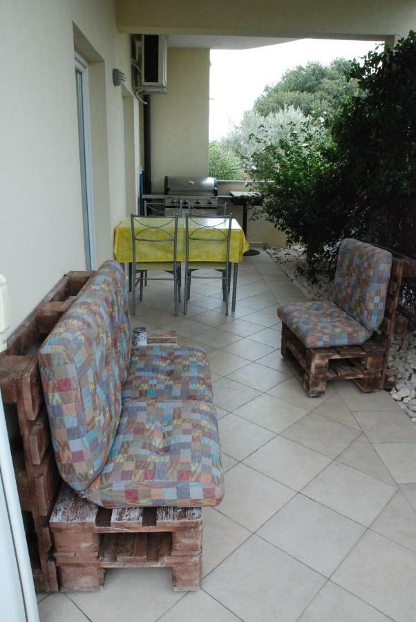 Apartmani Radin Rosini Exteriör bild