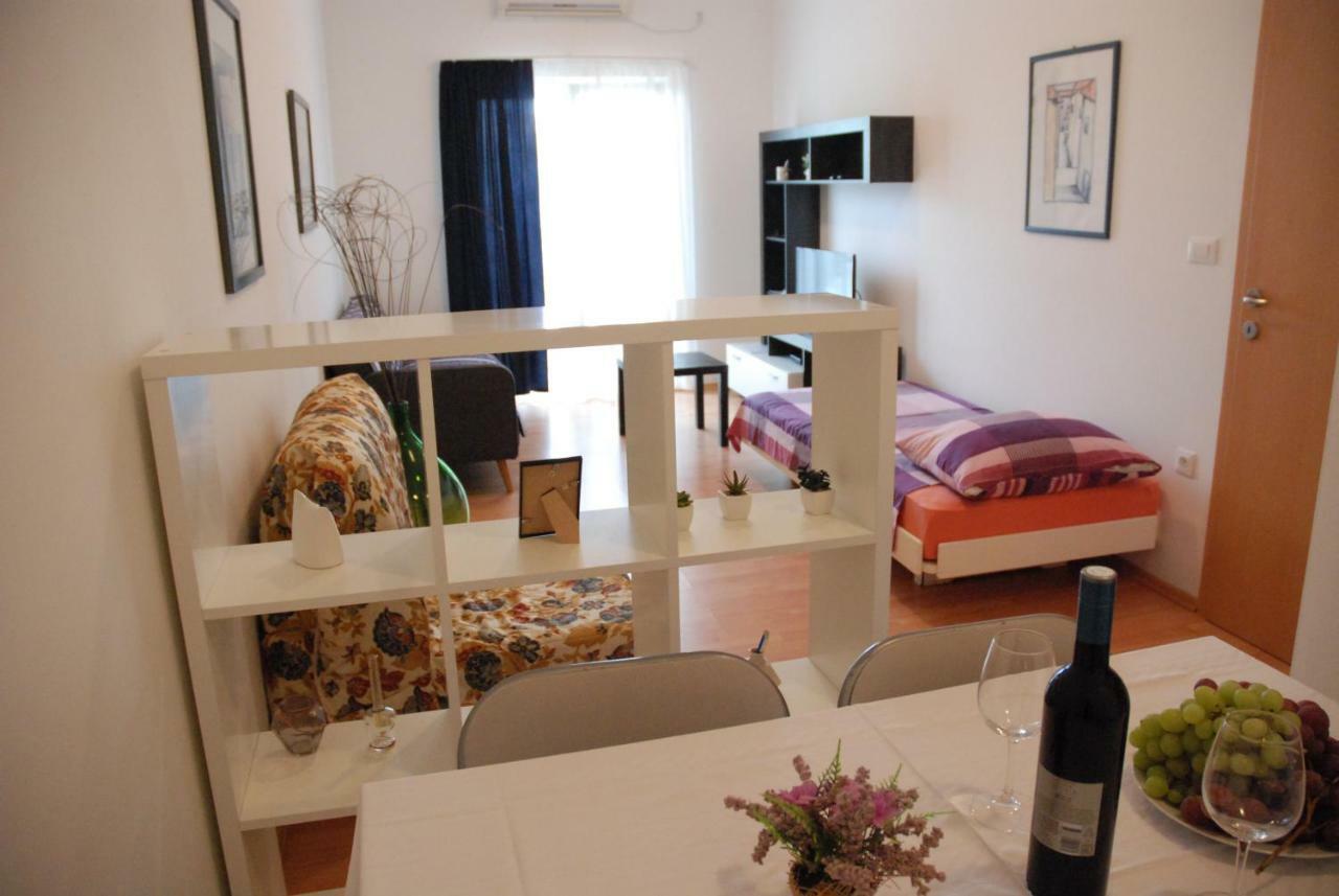 Apartmani Radin Rosini Exteriör bild