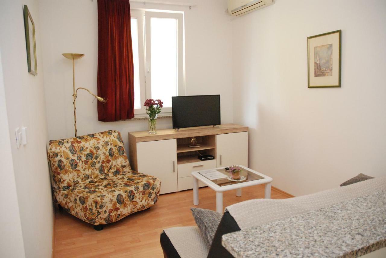 Apartmani Radin Rosini Exteriör bild