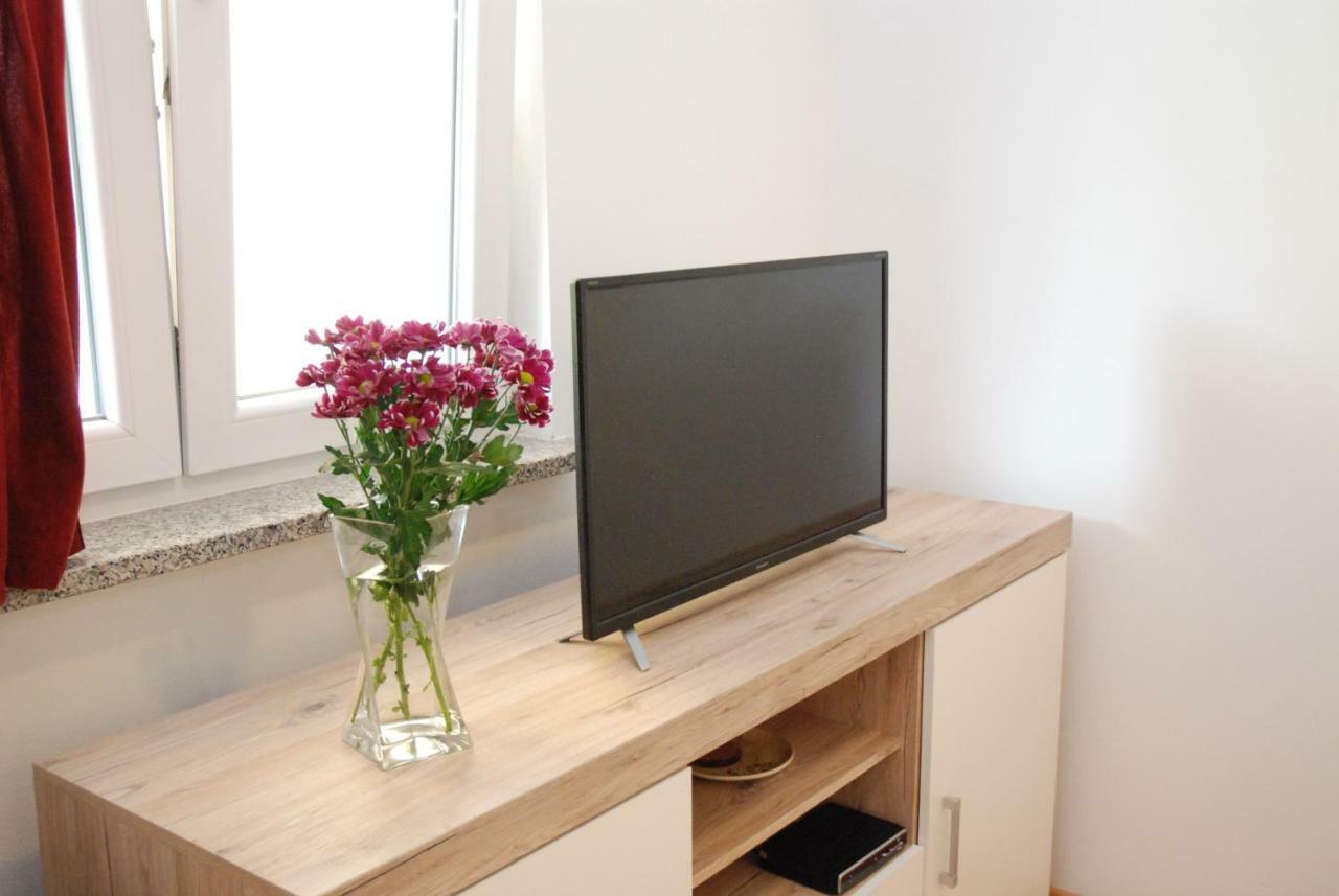 Apartmani Radin Rosini Exteriör bild