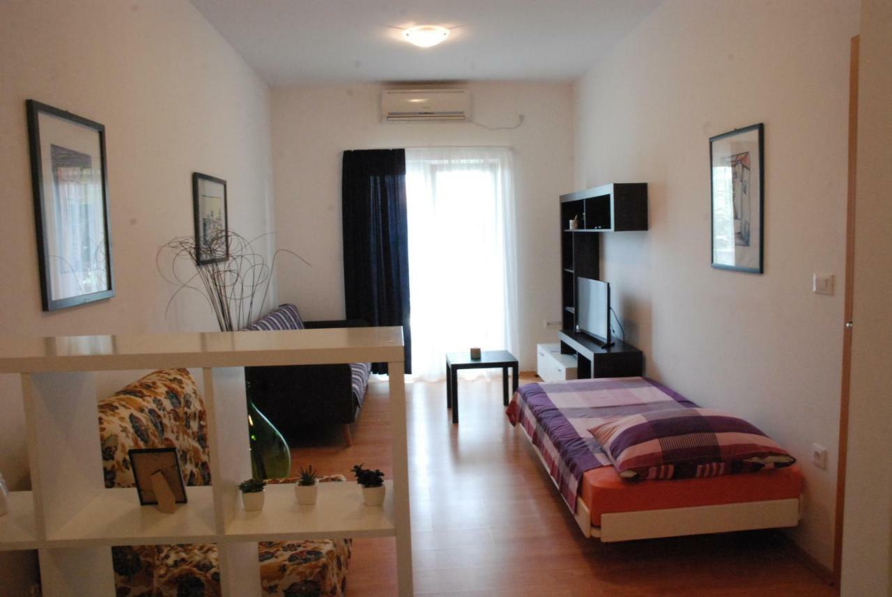 Apartmani Radin Rosini Exteriör bild