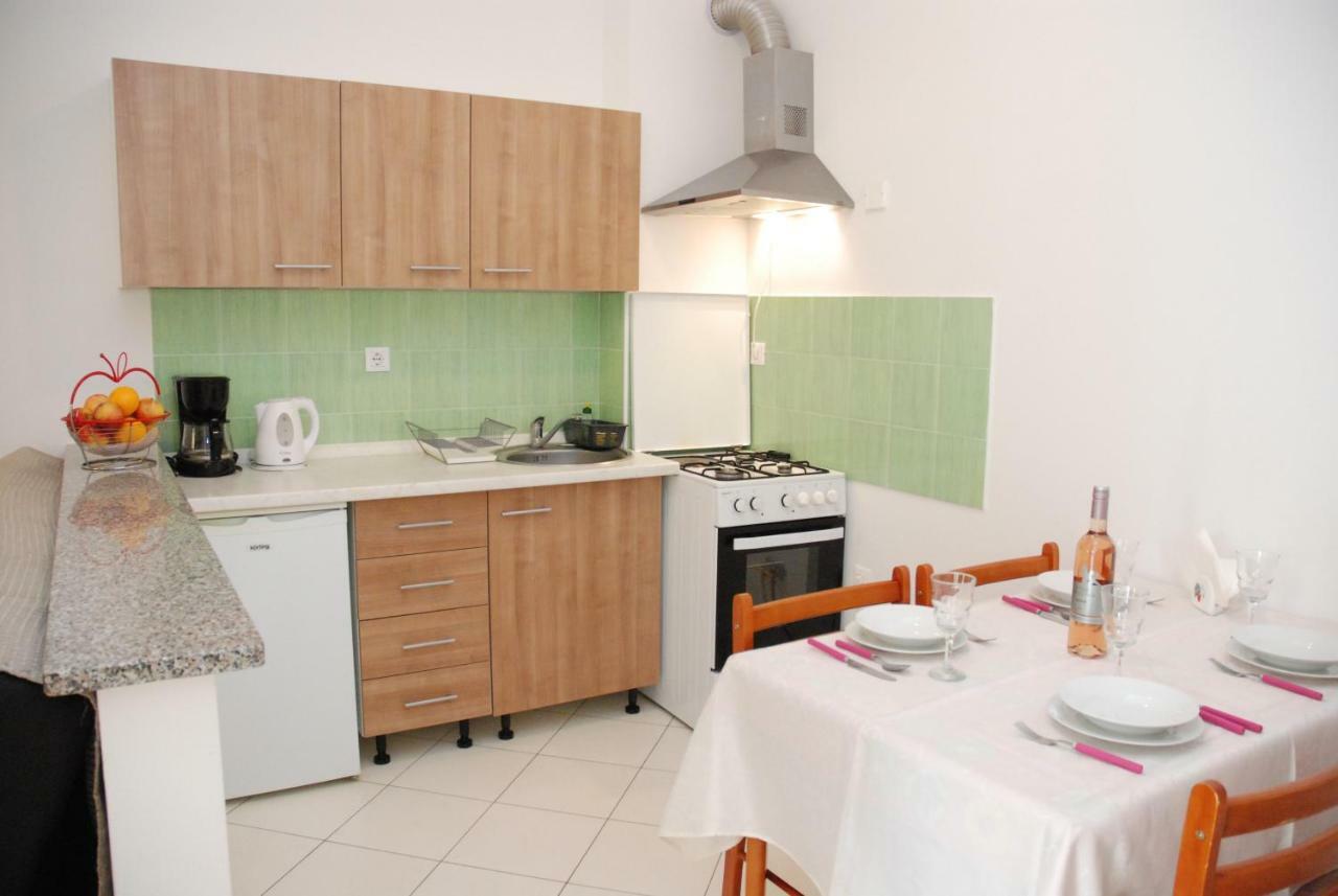 Apartmani Radin Rosini Exteriör bild