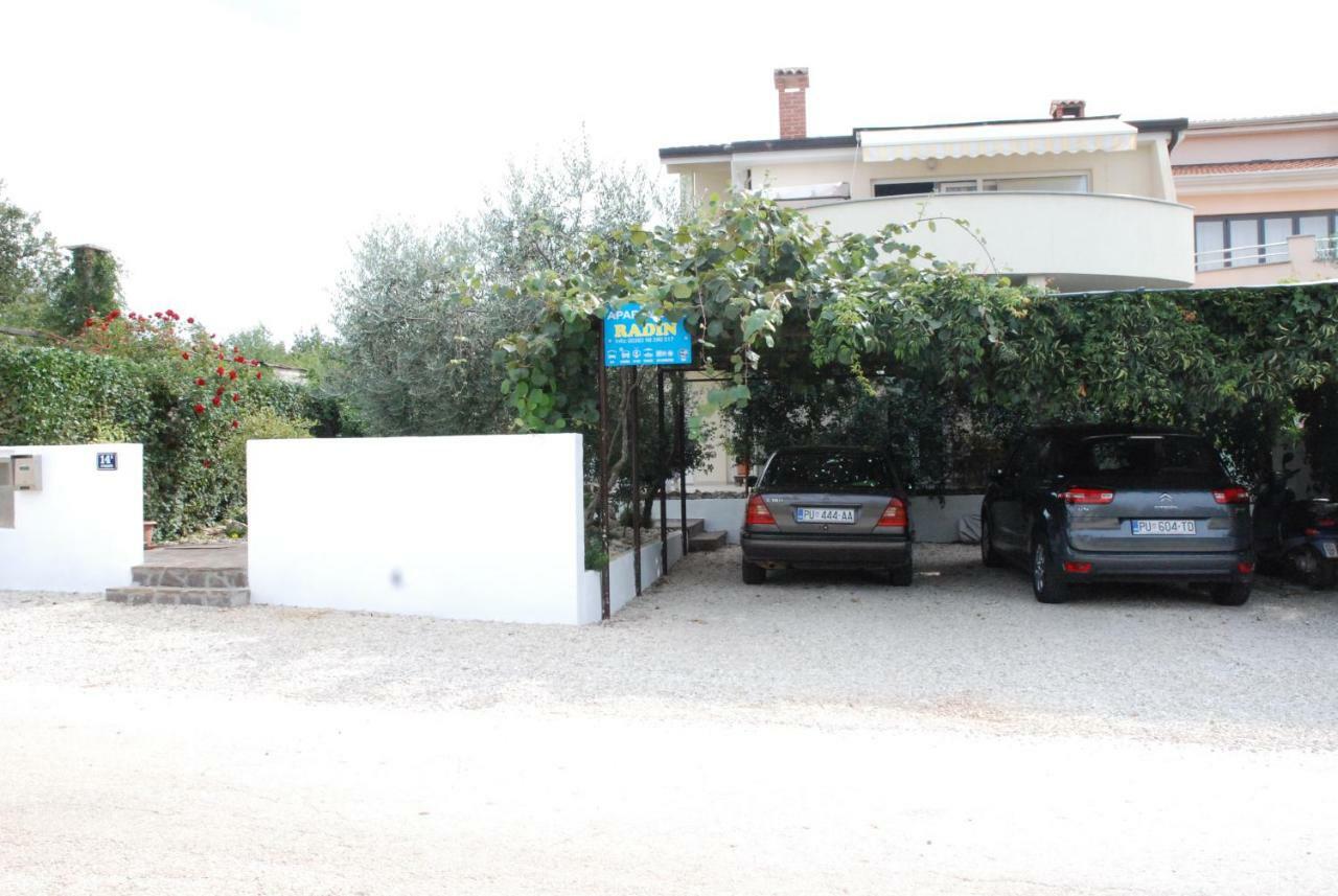 Apartmani Radin Rosini Exteriör bild