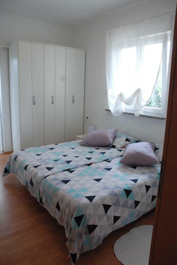 Apartmani Radin Rosini Exteriör bild